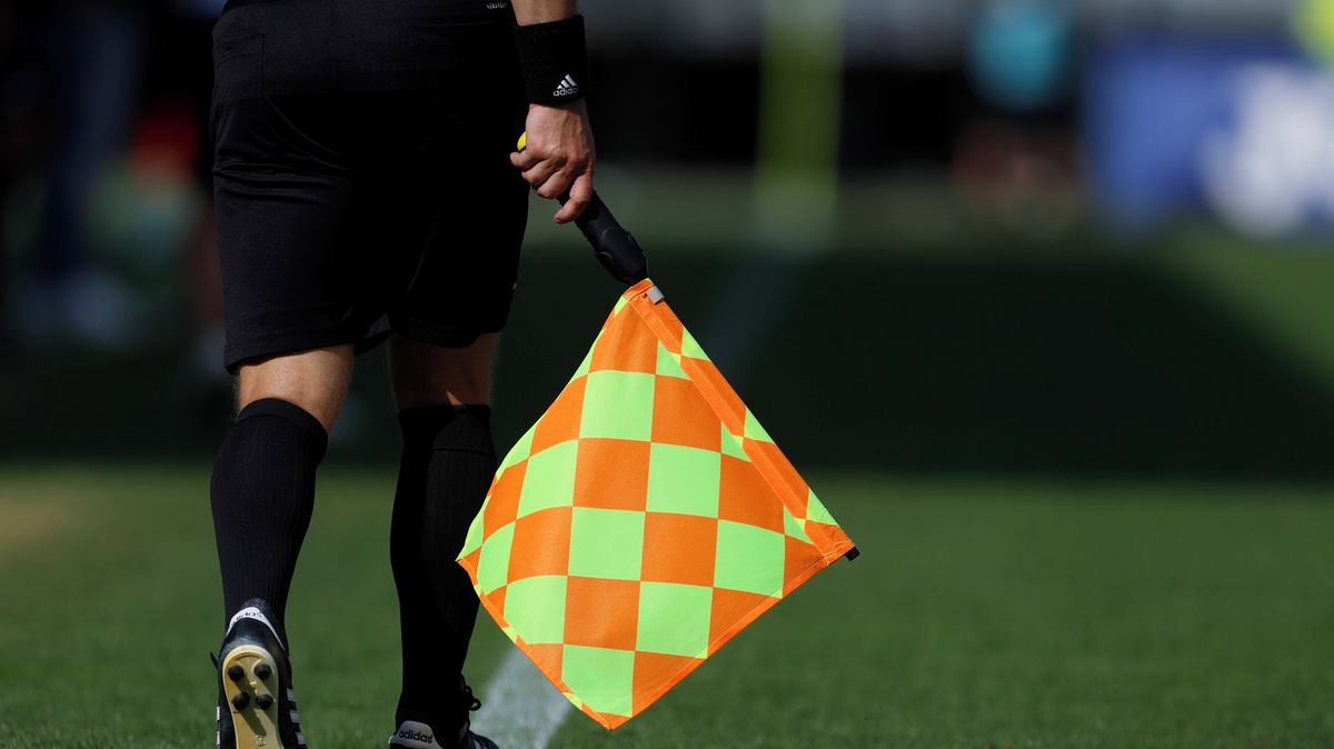 Rozhodčí Tomanec, podezřelý v korupční sázkařské kauze, vystoupil z FAČR